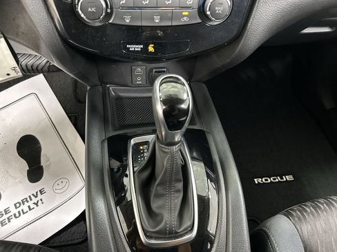 Used 2017 Nissan Rogue S AWD/4WD image 17