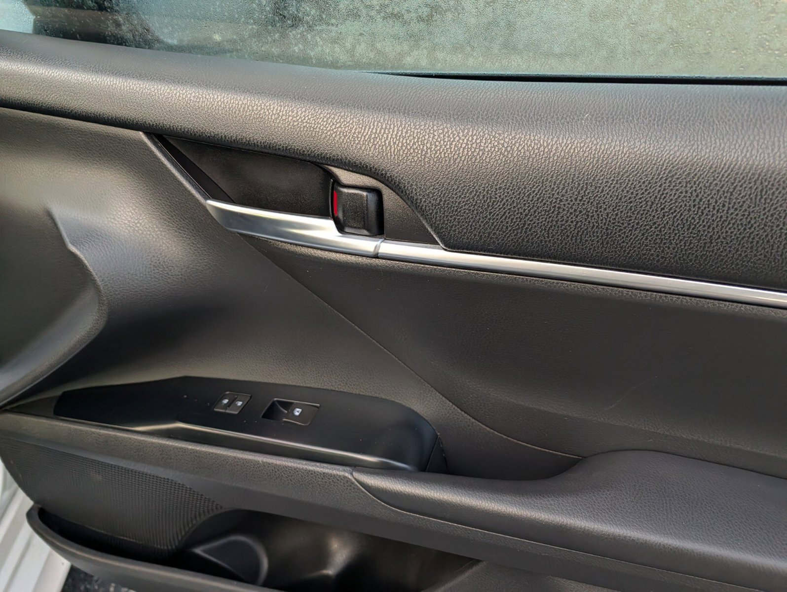 Used 2018 Toyota Camry LE FWD image 23
