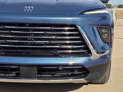 Used 2025 Buick Enclave Preferred image 6