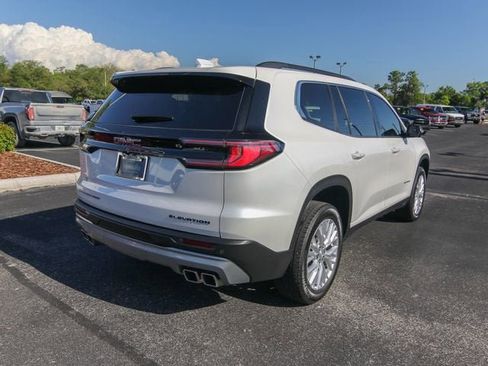 Used 2024 GMC Acadia Elevation w/ Luxury Package AWD/4WD image 9