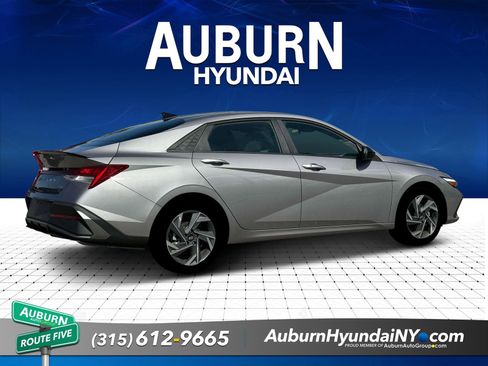New 2025 Hyundai Elantra SEL FWD image 8