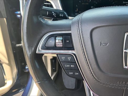 Used 2017 Lincoln Continental Select w/ Climate Package FWD image 22