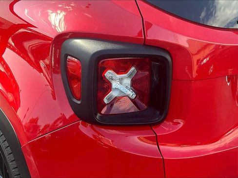 Used 2018 Jeep Renegade Altitude w/ Popular Equipment Group FWD image 22