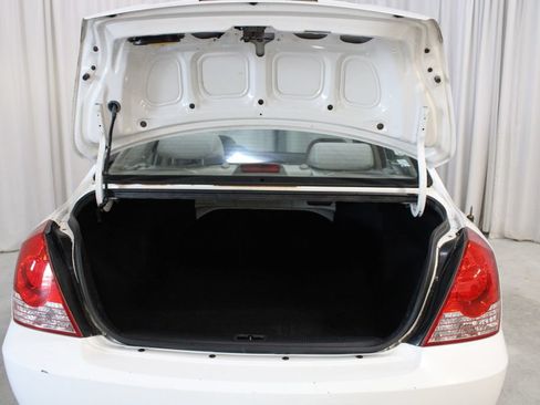 Used 2004 Hyundai Elantra GLS FWD image 26
