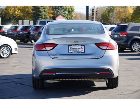 Used 2016 Chrysler 200 Limited image 4