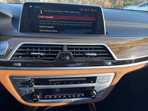 Used 2018 BMW 740i xDrive image 17