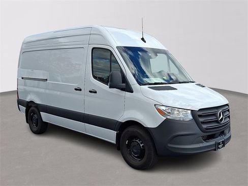 Used 2025 Mercedes-Benz Sprinter 2500 image 3