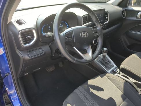 Used 2025 Hyundai Venue SEL FWD image 15