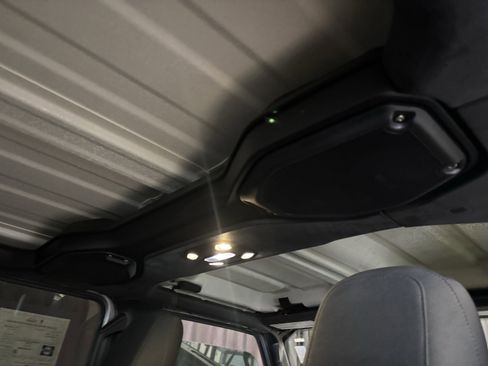 Used 2020 Jeep Wrangler Unlimited Sahara image 34