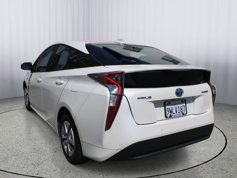 Used 2018 Toyota Prius Four w/ Advanced Technology Package FWD image 5