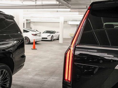 New 2026 Cadillac Escalade Luxury image 7