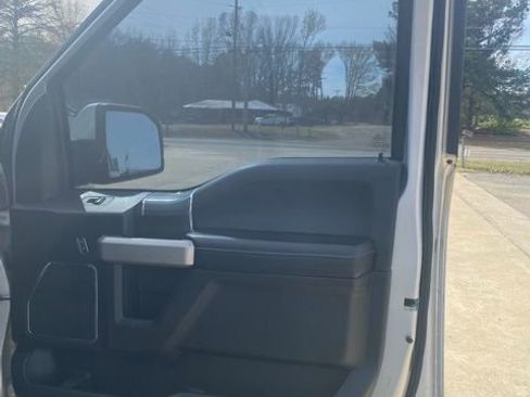 Used 2015 Ford F150 Lariat image 14