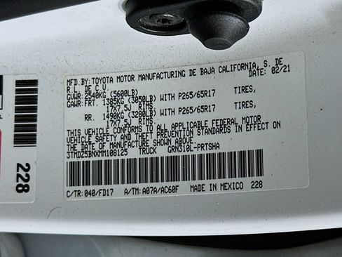 Used 2021 Toyota Tacoma TRD Sport AWD/4WD image 31