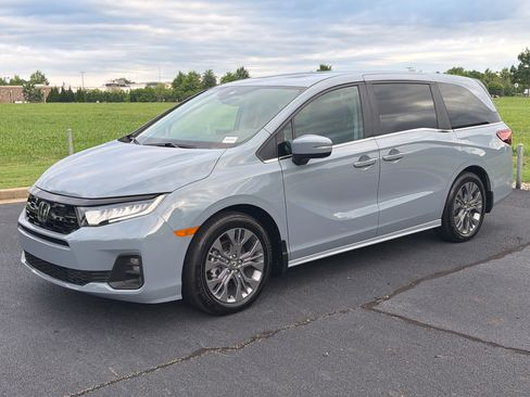 Certified 2025 Honda Odyssey Touring image 5