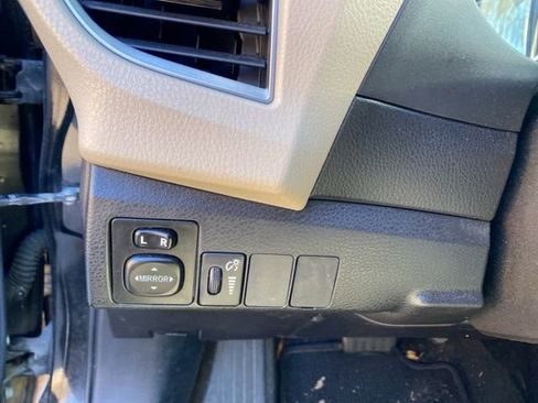 Used 2016 Toyota Corolla LE image 17