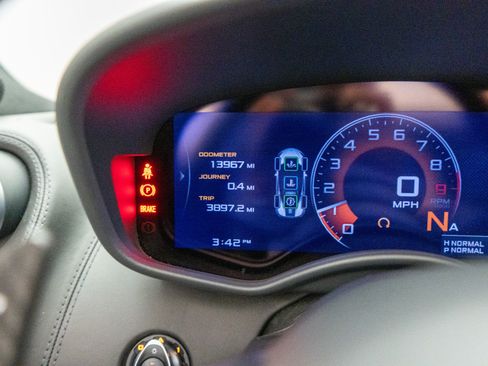 Used 2020 McLaren 570S Spider RWD image 20