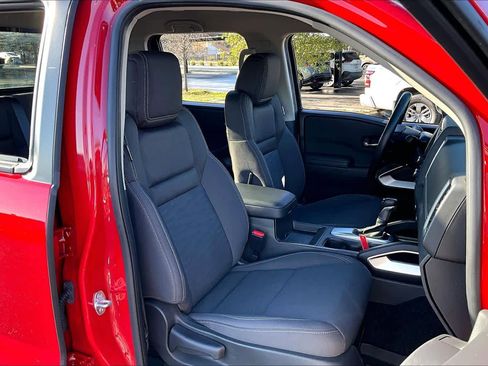 Used 2024 Nissan Frontier SV w/ SV Convenience Package image 8