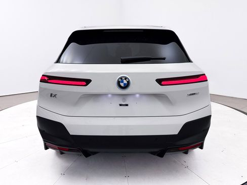 Used 2024 BMW iX xDrive50 w/ Premium Package AWD/4WD image 16