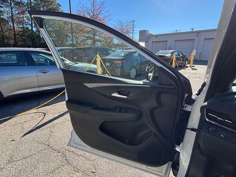 Used 2025 Buick Envista Sport Touring image 20