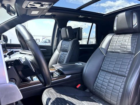 Used 2025 Cadillac Escalade Sport Platinum w/ LPO, ONYX Package AWD/4WD image 16