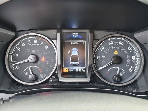 Used 2022 Toyota Tacoma TRD Off-Road w/ TRD Premium Off Road Package AWD/4WD image 36