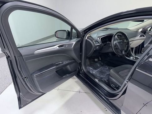 Used 2019 Ford Fusion SE AWD/4WD image 9
