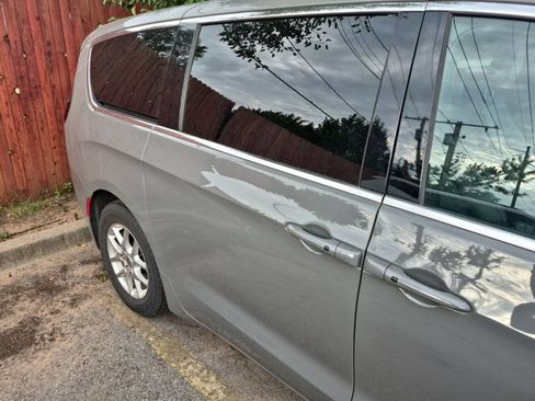 Used 2025 Chrysler Pacifica Select FWD image 13