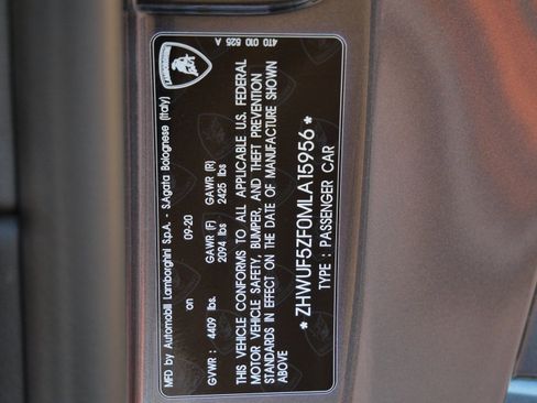 Used 2021 Lamborghini Huracan EVO image 23