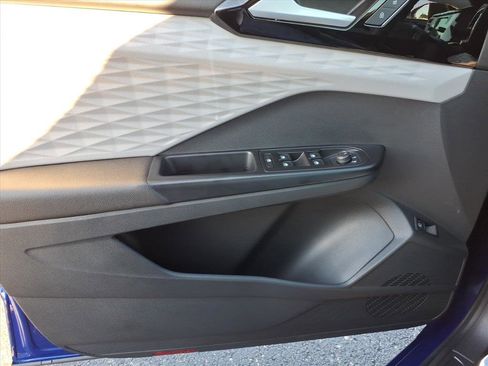 Used 2023 Volkswagen Taos S image 11