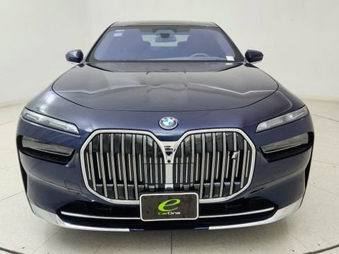 Used 2025 BMW i7 eDrive50 w/ Executive Package image 2