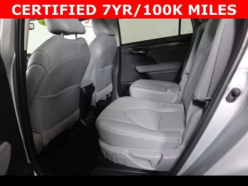 Used 2025 Toyota Highlander Platinum AWD/4WD image 15