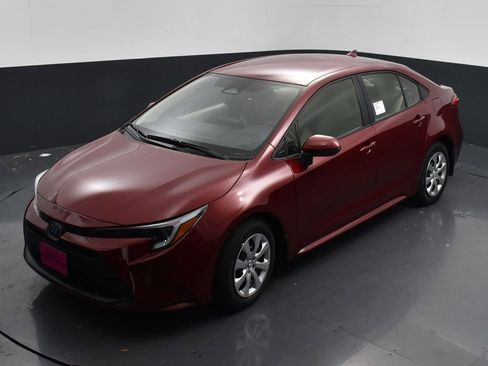 Used 2025 Toyota Corolla LE image 14