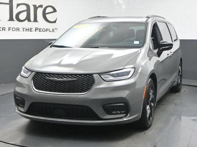 Used 2025 Chrysler Pacifica Limited FWD image 7
