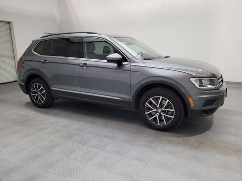 Used 2020 Volkswagen Tiguan SE w/ Panoramic Sunroof Package FWD image 11
