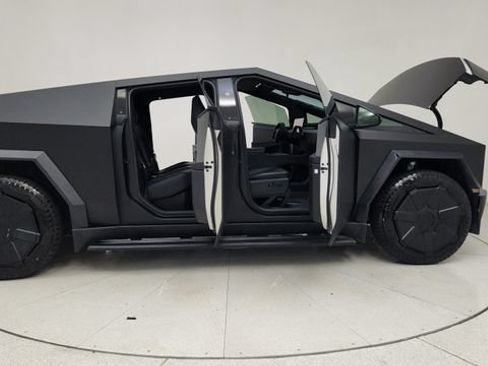 Used 2024 Tesla Cybertruck AWD Crew Cab image 20