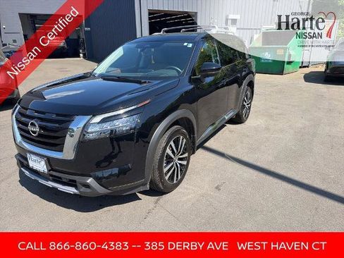 Certified 2025 Nissan Pathfinder Platinum w/ Cargo Package AWD/4WD image 4