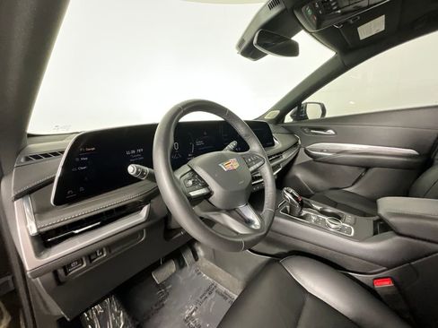 Used 2024 Cadillac XT4 Premium Luxury image 15