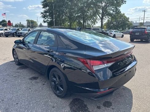 Used 2023 Hyundai Elantra SEL FWD image 5