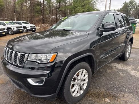 Used 2021 Jeep Grand Cherokee Laredo image 3