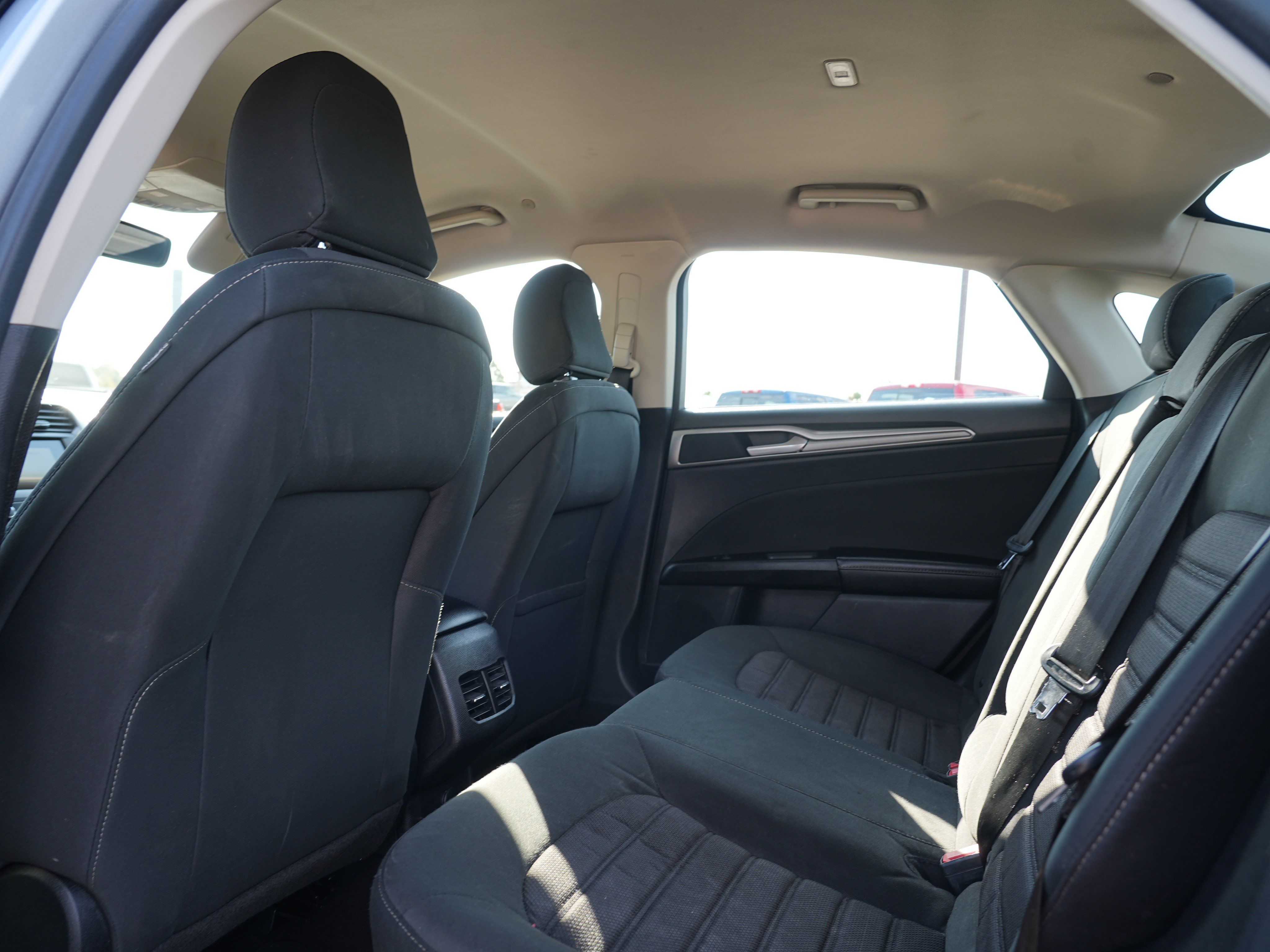 Used 2020 Ford Fusion SE FWD image 19
