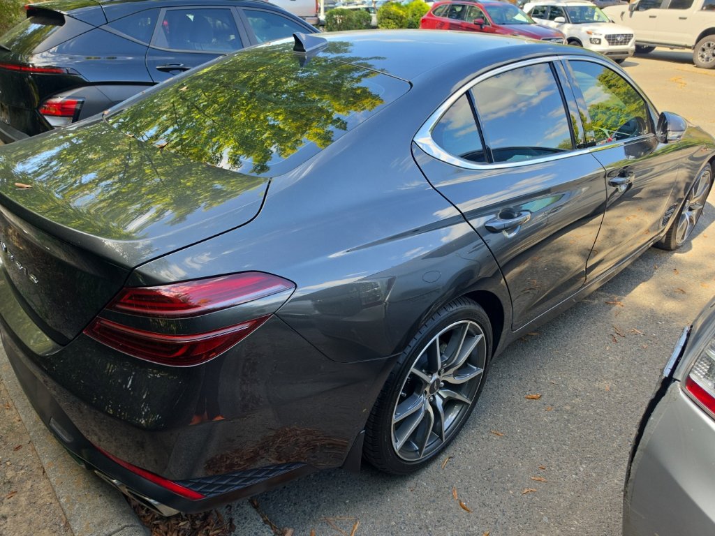 Used 2023 Genesis G70 2.0T RWD image 3