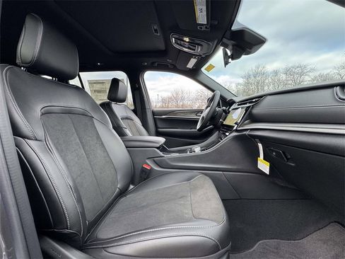 New 2026 Jeep Grand Cherokee Altitude image 16