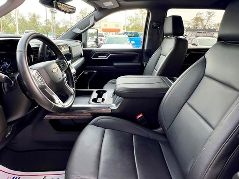 Used 2025 Chevrolet Silverado 2500 LTZ w/ LTZ Convenience Package image 26