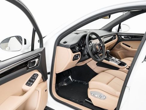 New 2025 Porsche Macan image 7