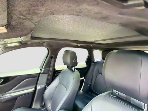 Used 2019 Jaguar F-PACE Premium AWD/4WD image 25