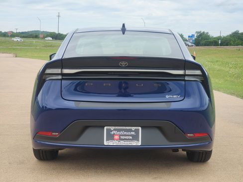 New 2026 Toyota Prius Plug-In Hybrid FWD image 8