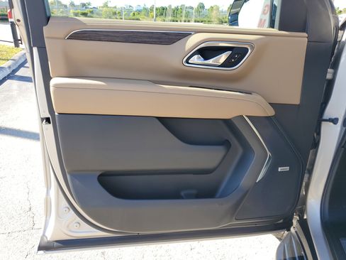 Used 2024 Chevrolet Suburban Premier image 36