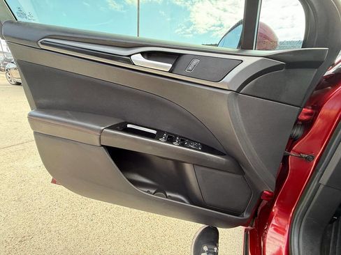 Used 2016 Ford Fusion SE w/ Equipment Group 201A image 39