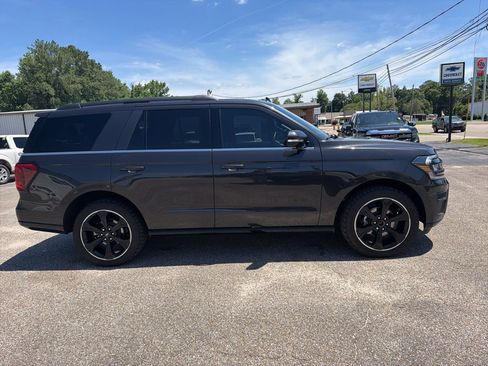 Used 2024 Ford Expedition Limited AWD/4WD image 4