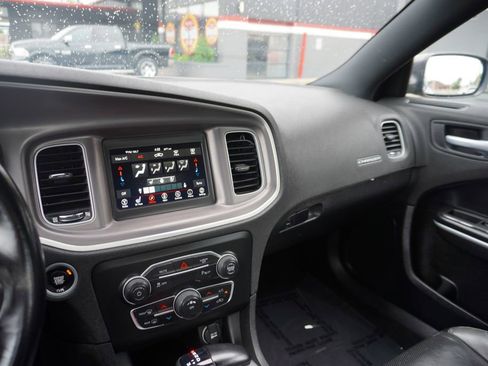Used 2022 Dodge Charger SXT w/ Leather Interior Group image 18